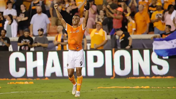 Mauro Manotas tras una anotación con Houston