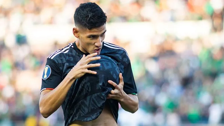 IMAGO7 Uriel Antuna festeja un gol con el Tri