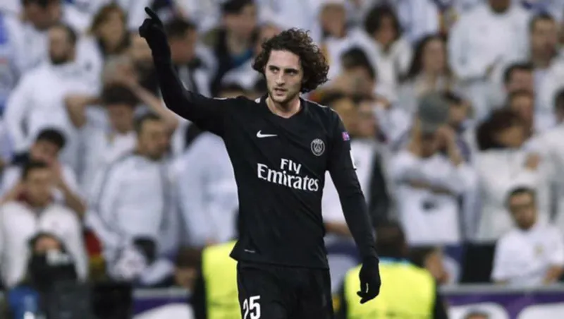 El mediocampista francés, durante un juego con PSG