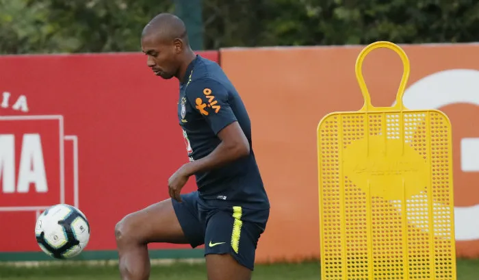 Fernandinho, en un entrenamiento de Brasil