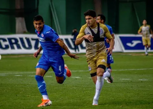 Cruz Azul en acción en un encuentro frente a San Luis