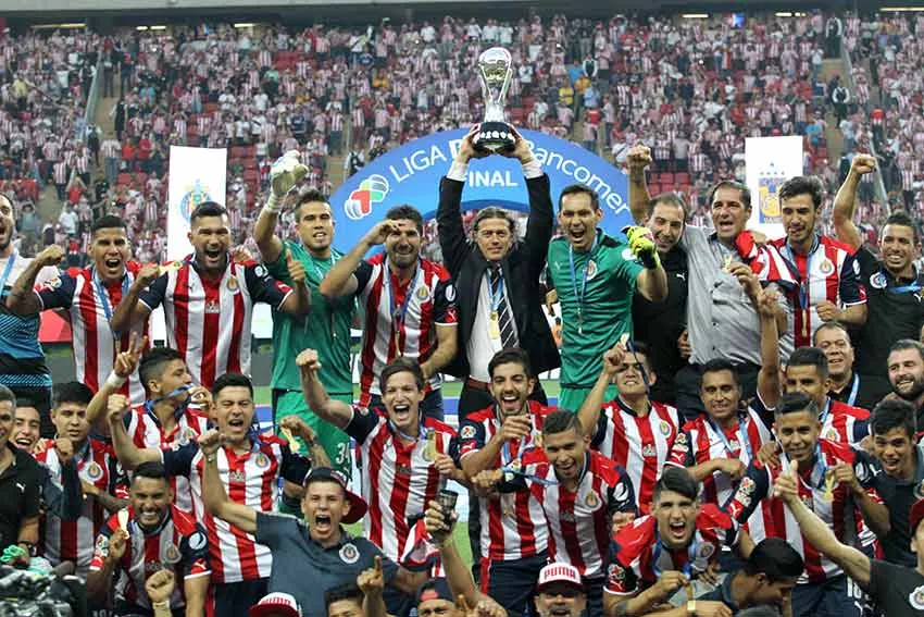 EFE Chivas celebra su título 12 en la Liga MX