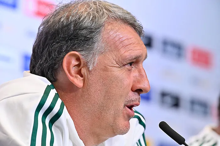 El timonel del Tri en conferencia