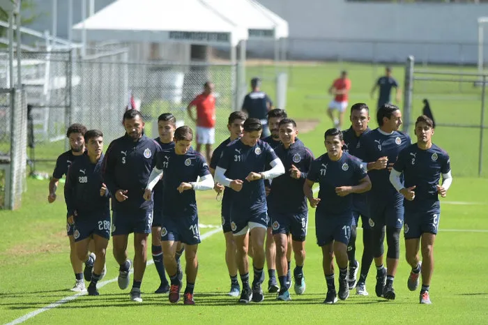 IMAGO7 Jugadores de Chivas durante un entrenamiento