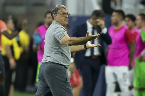 IMAGO7 Martino dirige a sus pupilos en un encuentro frente a Costa Rica