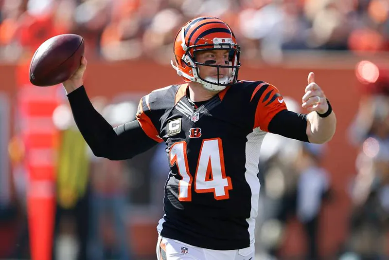 Andy Dalton en un partido de los Bengals