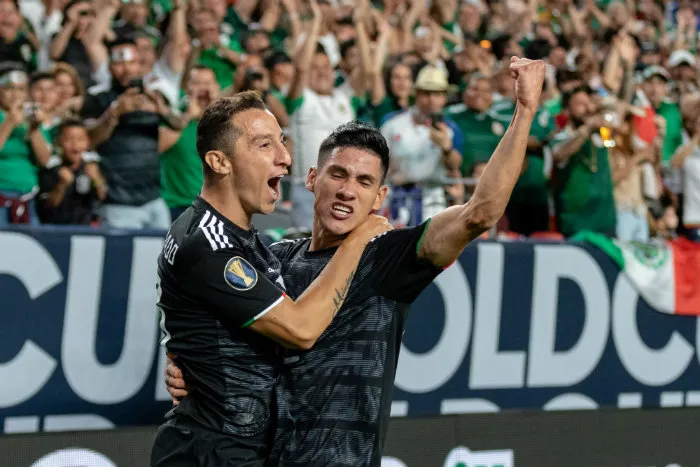 IMAGO7 Guardado y Antuna, en festejo de gol