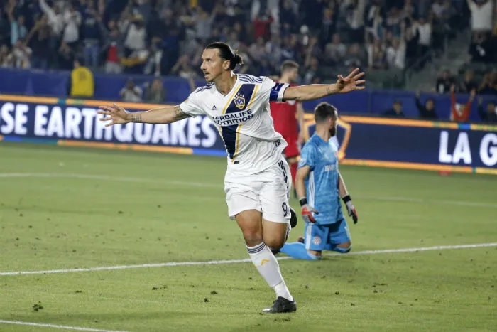 Zlatan en festejo de gol con el Galaxy