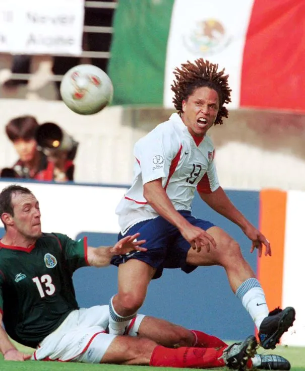MEXSPORT Jones envía un centro en juego contra el Tri