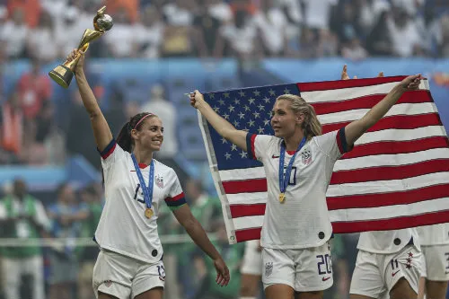 Jugadoras de EU celebran título mundial