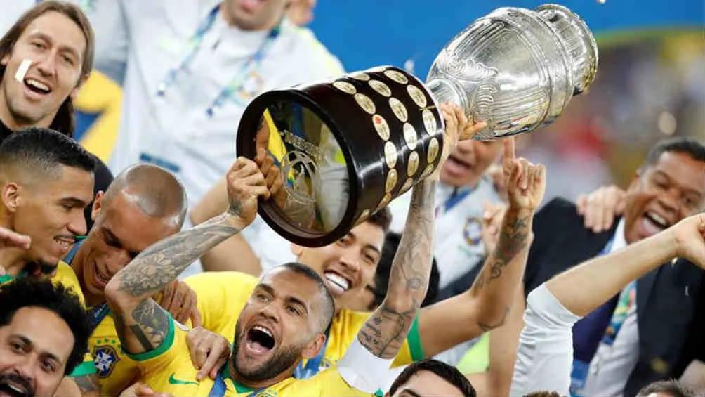 Jugadores de Brasil festejan Título de Copa América