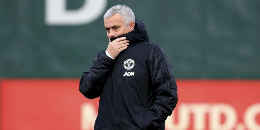 AP Mourinho durante un entrenamiento con el Manchester United