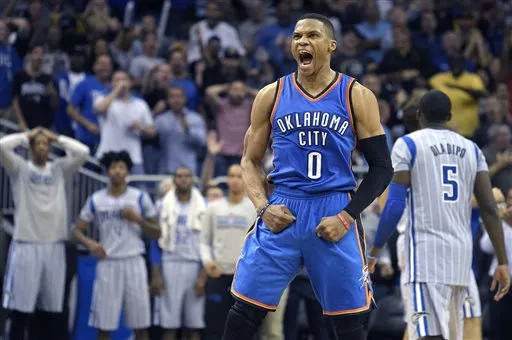 Russell celebra triunfo del Thunder
