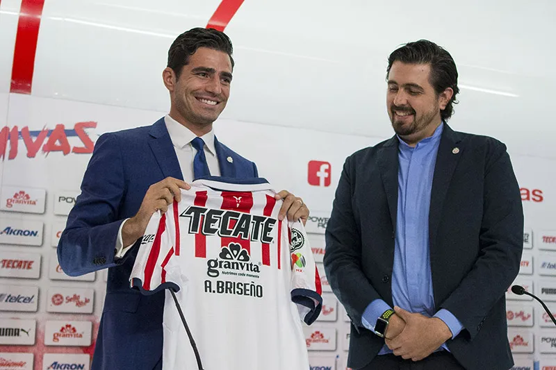 Antonio Briseño, presentado con Chivas