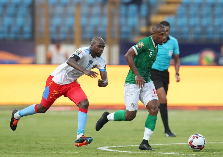 EFE Ibrahim Samuel Amada de Madagascar conduce el esférico