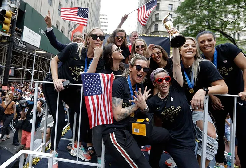 AP Jugadoras de Estados Unidos en el desfile de New York