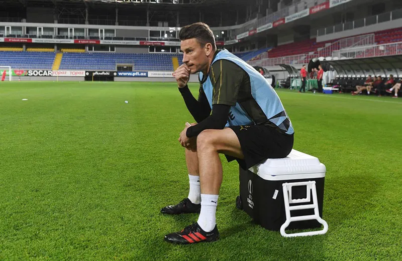 FACEBOOK ARSENAL Laurent Koscielny en un entrenamiento del Arsenal