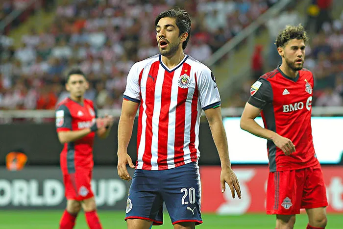 IMAGO7 Pizarro se lamenta en un juego de Chivas