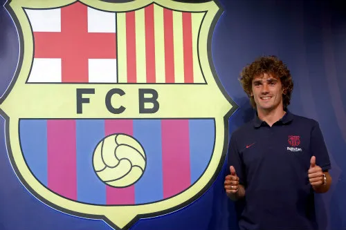 Griezmann en la tienda del Barcelona en el Camp Nou