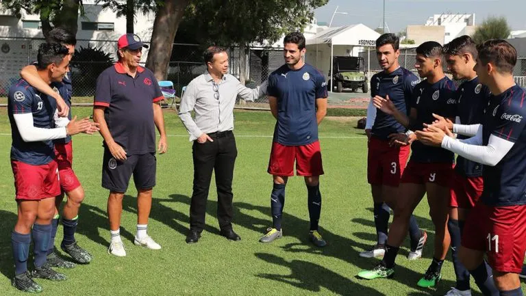Antonio Briseño, en su primer entrenamiento con Chivas