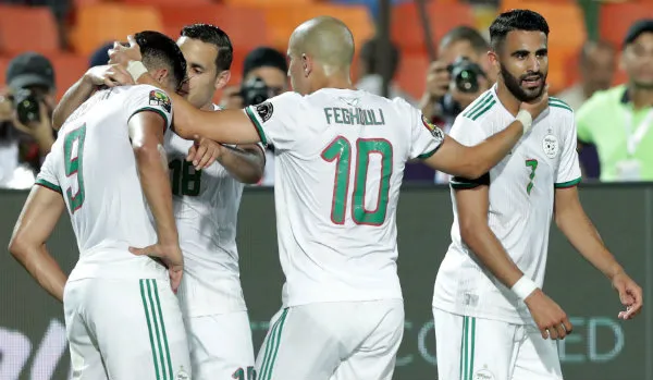 El combinado argelino celebrando una anotación