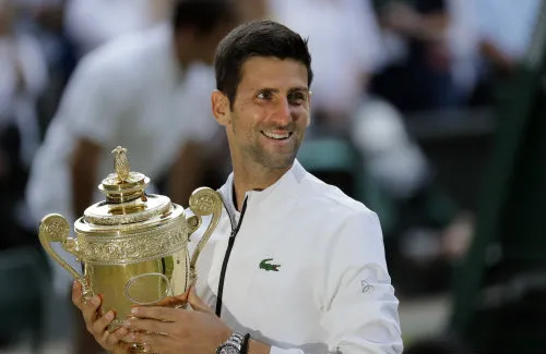 AP Djokovic durante la premiación en Wimbledon