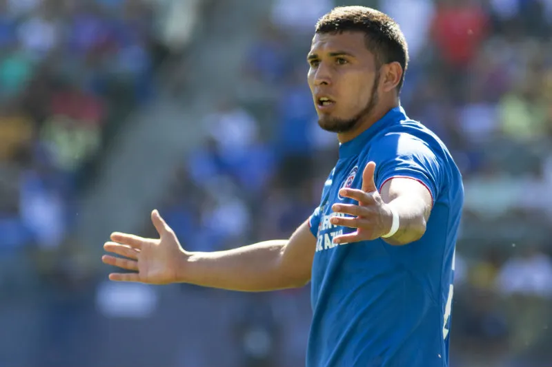 Escobar en acción durante un encuentro contra Necaxa