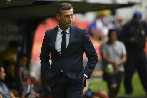 Caixinha durante un partido con Cruz Azul