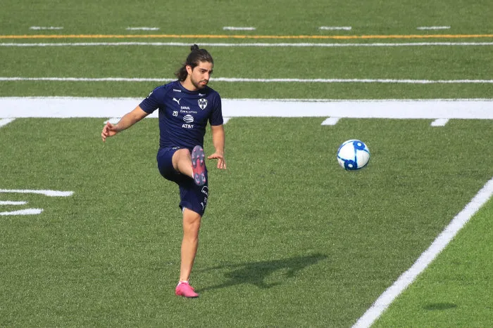 Pizarro, en un entrenamiento con Rayados