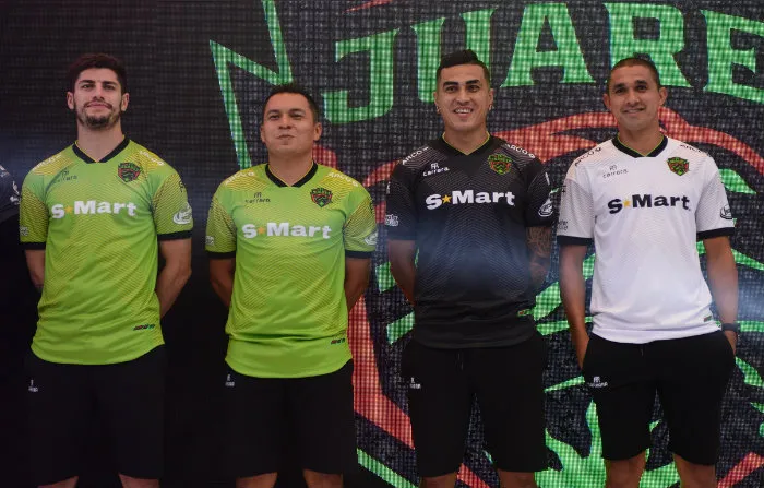 Jugadores de Juárez presentan camisetas