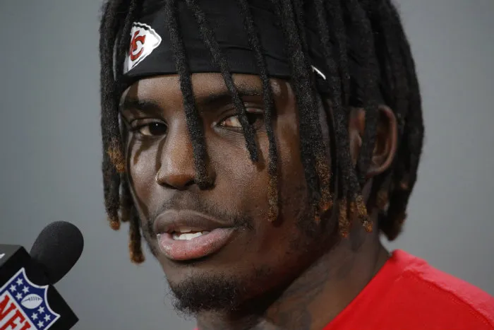 AP Tyreek Hill, en conferencia