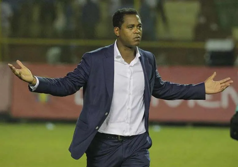 AP Patrick Kluivert en el terreno de juego
