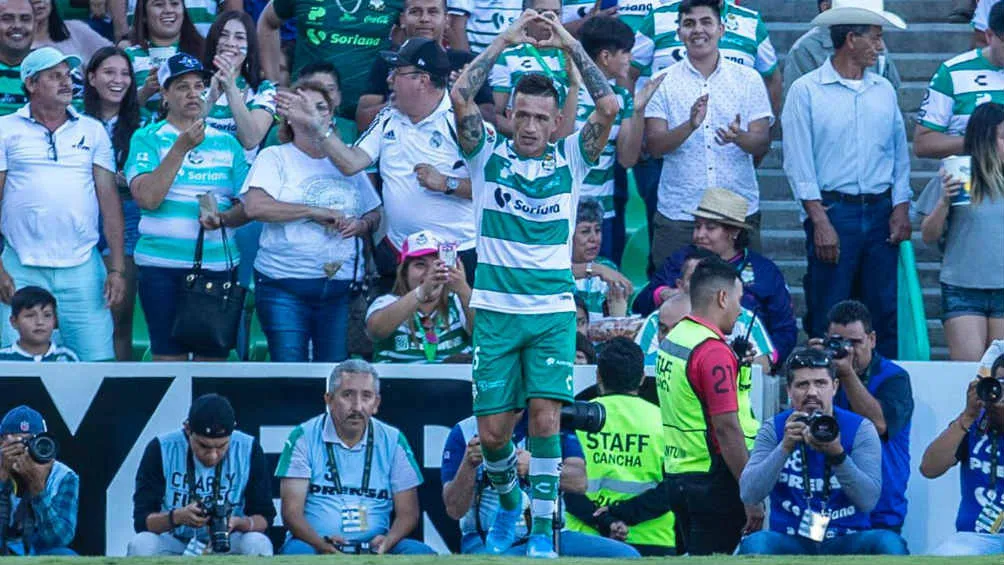 MIGUEL PONTÓN Brian Lozano celebra anotación con los Guerreros