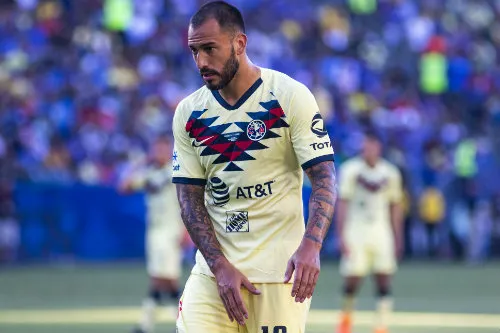 Aguilera durante un partido contra Tigres