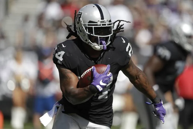 AP Marshawn Lynch en un partido con Raiders
