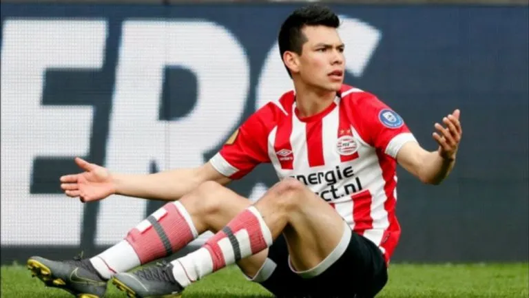 EFE Hirving Lozano durante un partido con el PSV