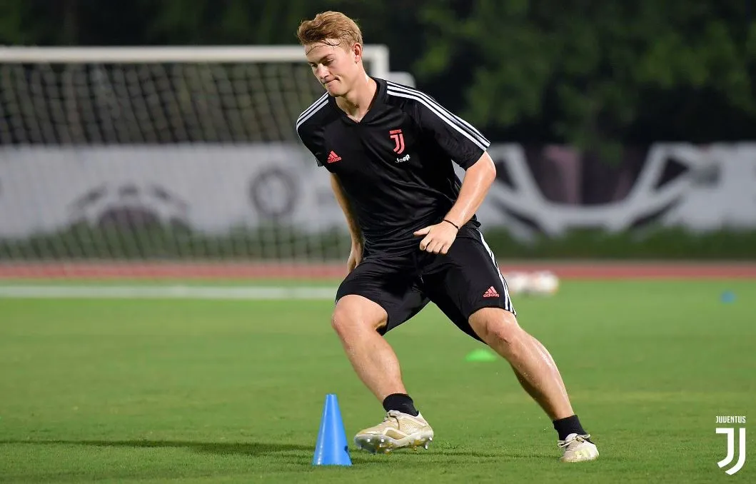 Matthijs de Ligt, en entrenamiento con la Juventus