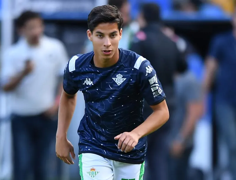MEXSPORT Diego Lainez en el calentamiento del Betis