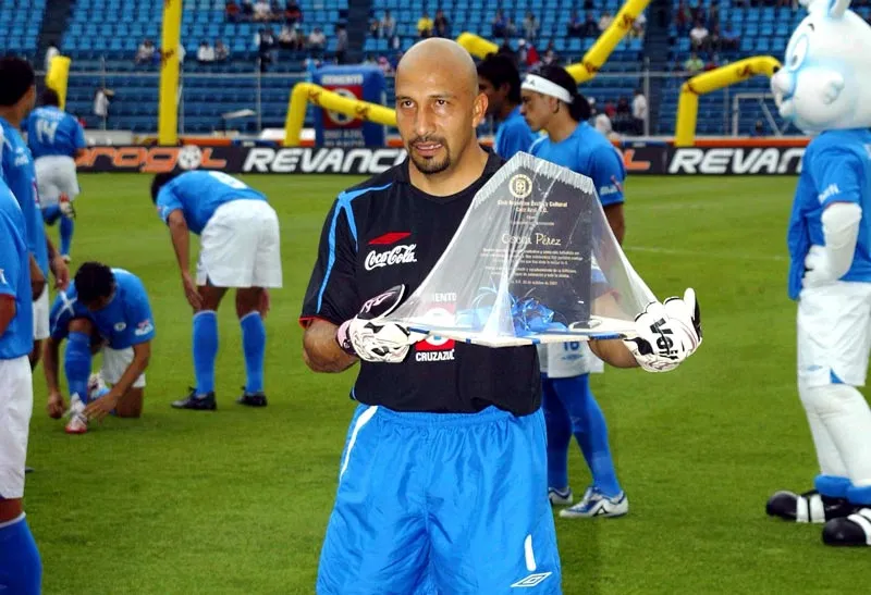 MEXSPORT Óscar Pérez recibe reconocimiento de Cruz Azul