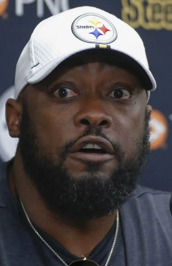 AP Mike Tomlin en conferencia de prensa