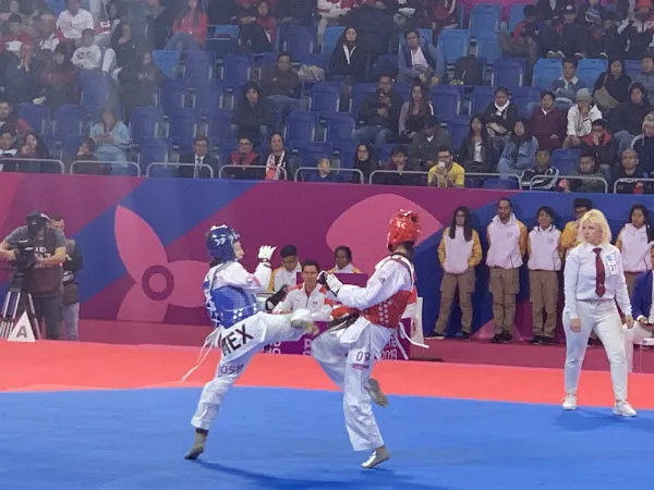 JOCELIN FLORES Daniela Souza combate contra Talisca Jezierski