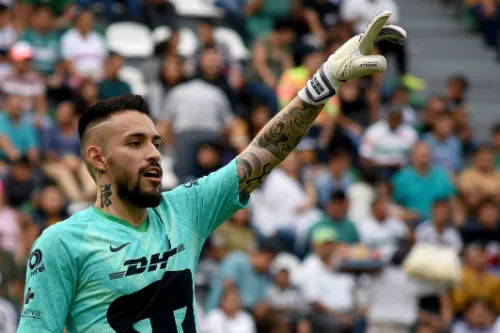 Saldívar durante un encuentro con Pumas