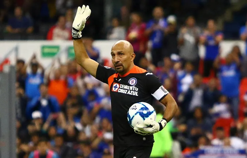 IMAGO7 Conejo Pérez se despide de la afición de Cruz Azul