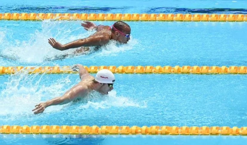 Tamas Kenderesi, compite contra su rival