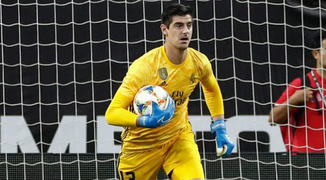 TWITTER @REALMADRID Courtois defiende la portería blanca