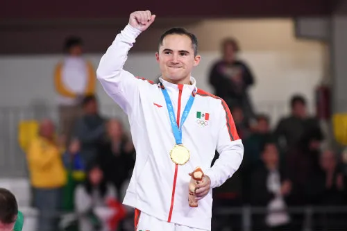 Fabián de Luna, con su medalla de Oro conquistada en Lima 2019