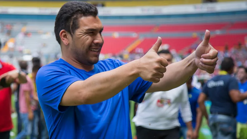 MEXSPORT Cabañas saluda a la afición americanista