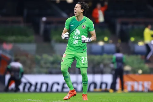 Jiménez celebra una anotación con América