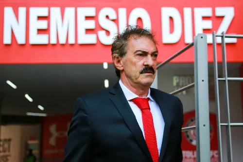 MEXSPORT Ricardo La Volpe durante un juego del Toluca