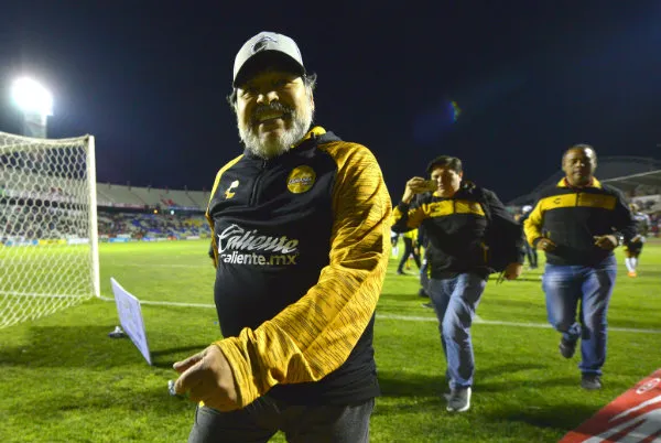 Diego Maradona durante un partido de Dorados